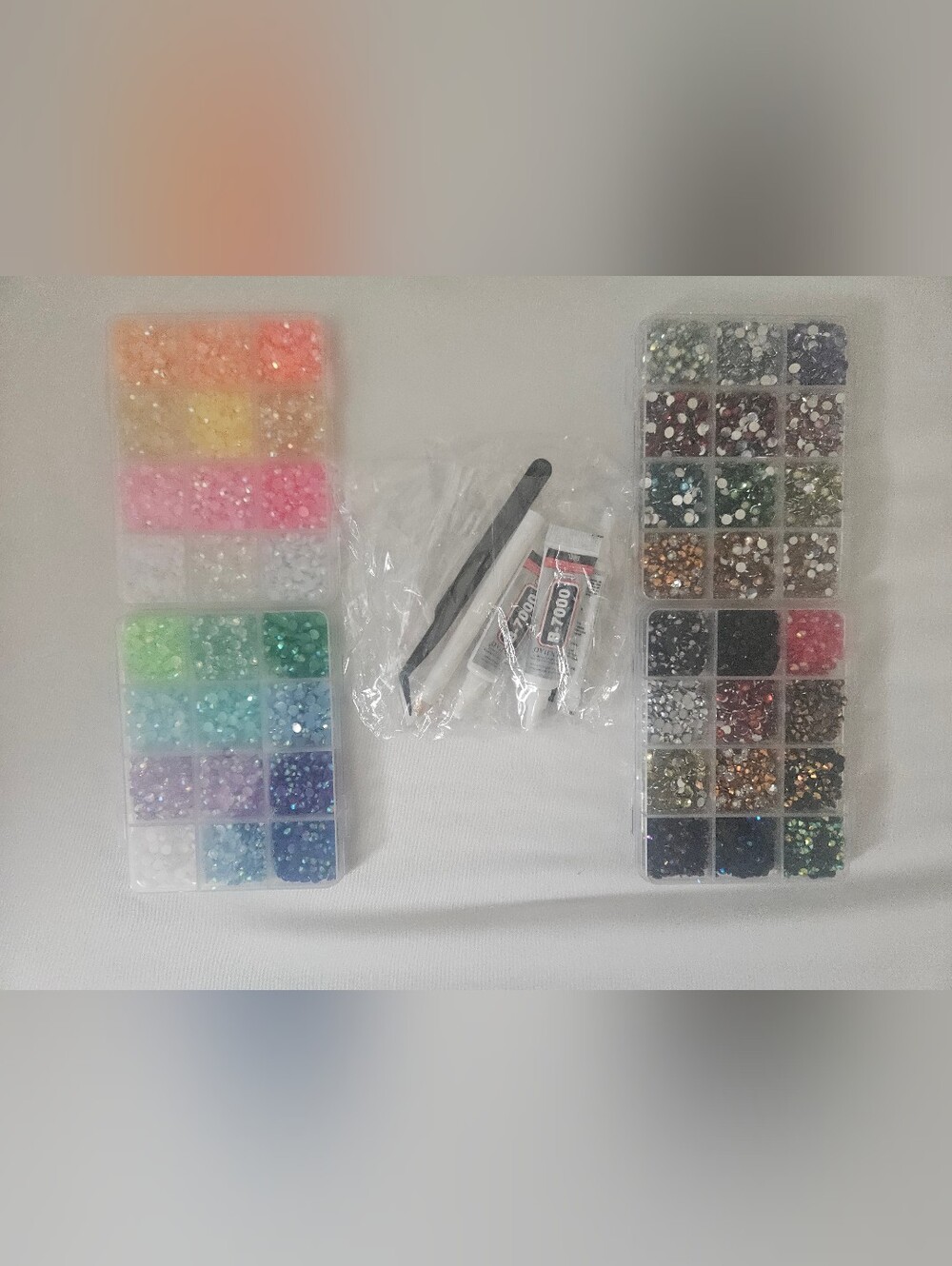 23500 pieces of resin rhinestones in 48 colors.